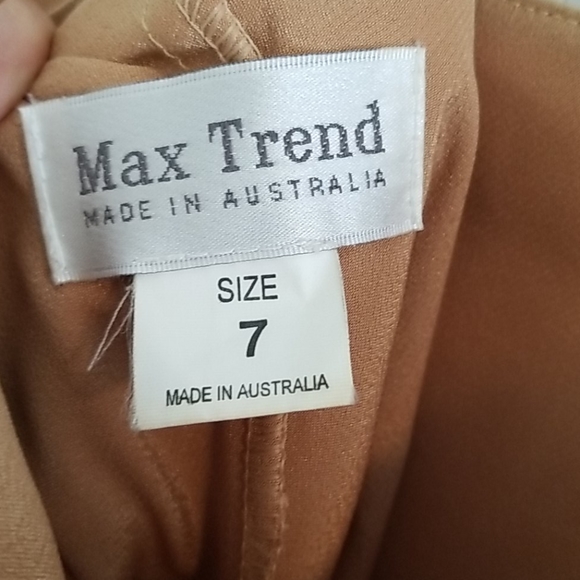 Gold dress - Picture 5 of 5